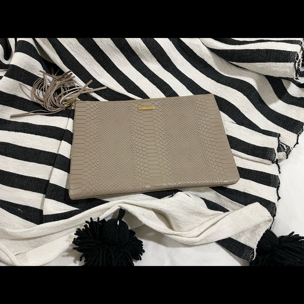 The perfect Gigi New York clutch!
